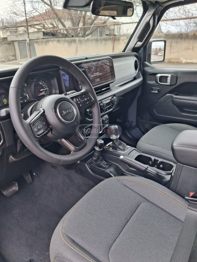 Jeep Wrangler 2025 — миниатюра 8