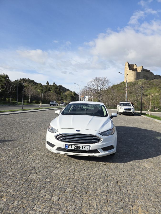 Ford Fusion - фото 1