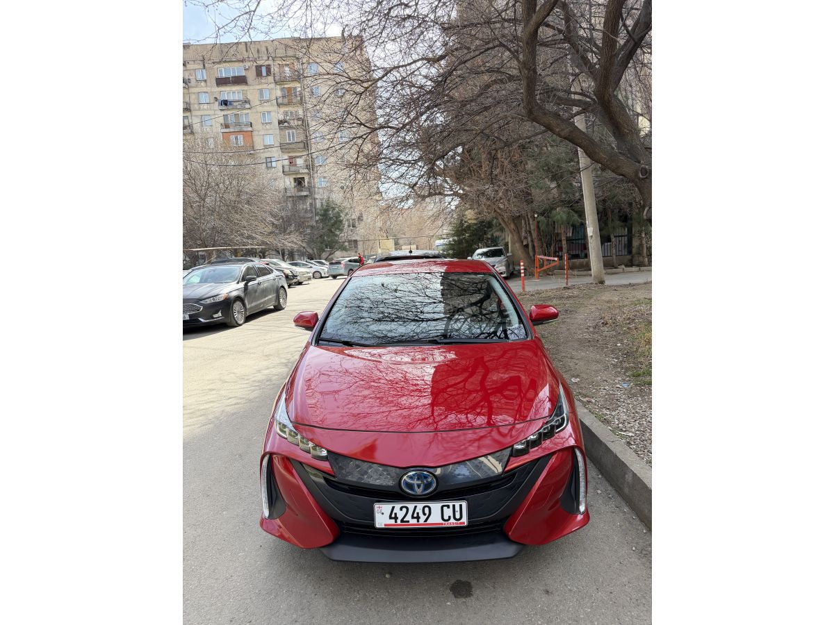 Toyota Prius - фото 1