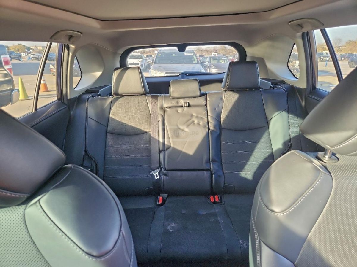 Toyota RAV 4 - фото 10