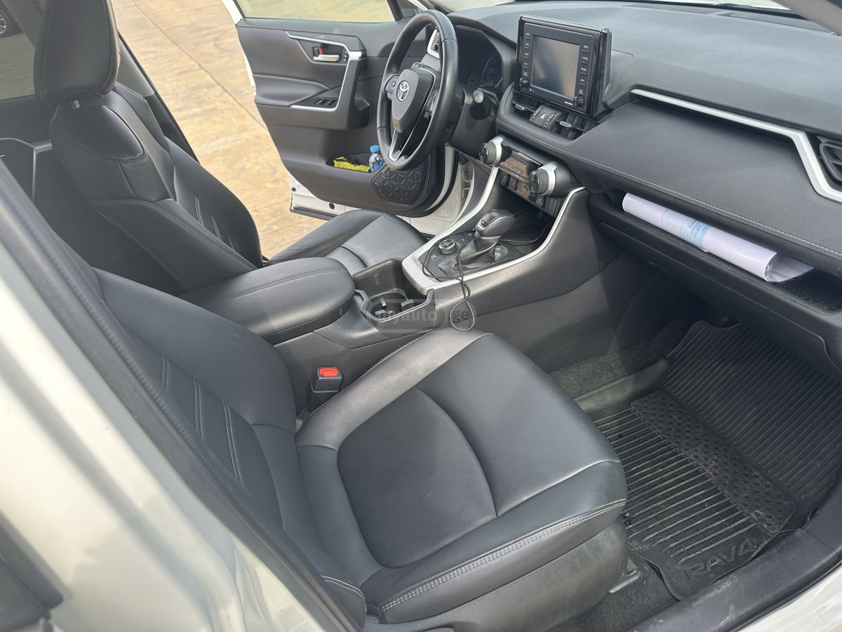 Toyota RAV 4 - фото 10