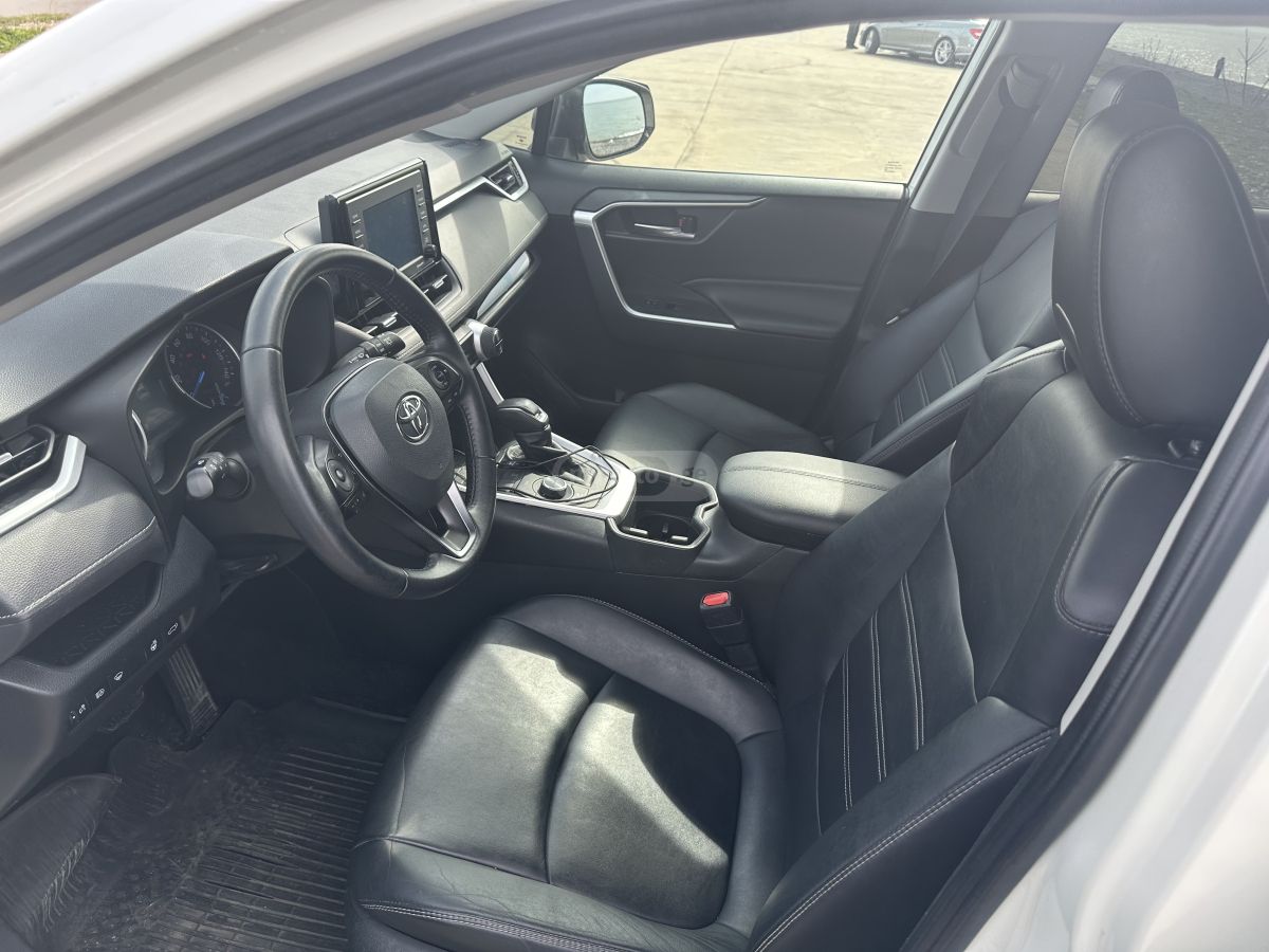 Toyota RAV 4 - фото 9
