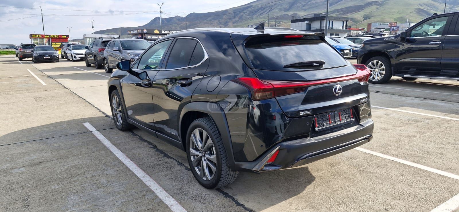 Lexus F Sport — миниатюра 5