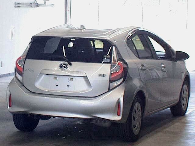 Toyota Aqua - фото 14