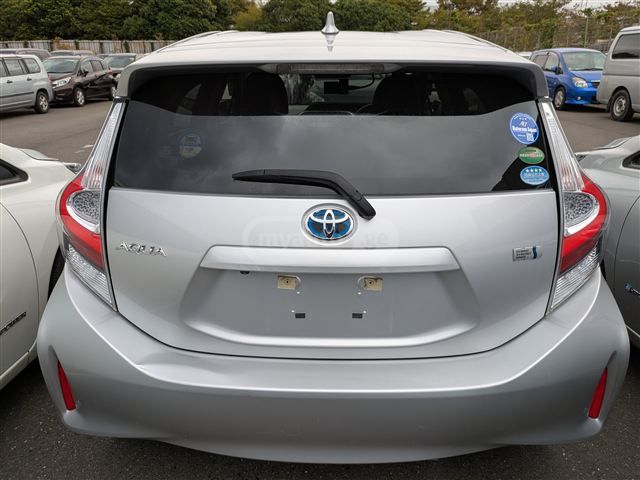 Toyota Aqua - фото 5