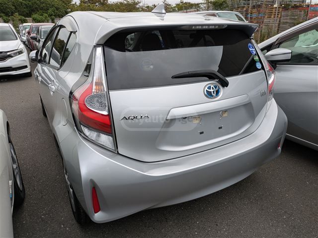 Toyota Aqua - фото 6