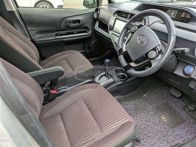 Toyota Aqua - фото 7