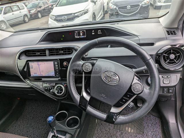 Toyota Aqua - фото 8