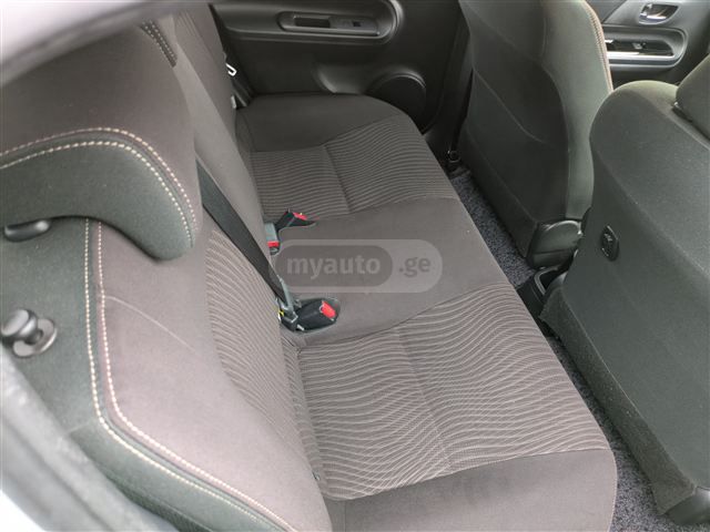 Toyota Aqua - фото 9