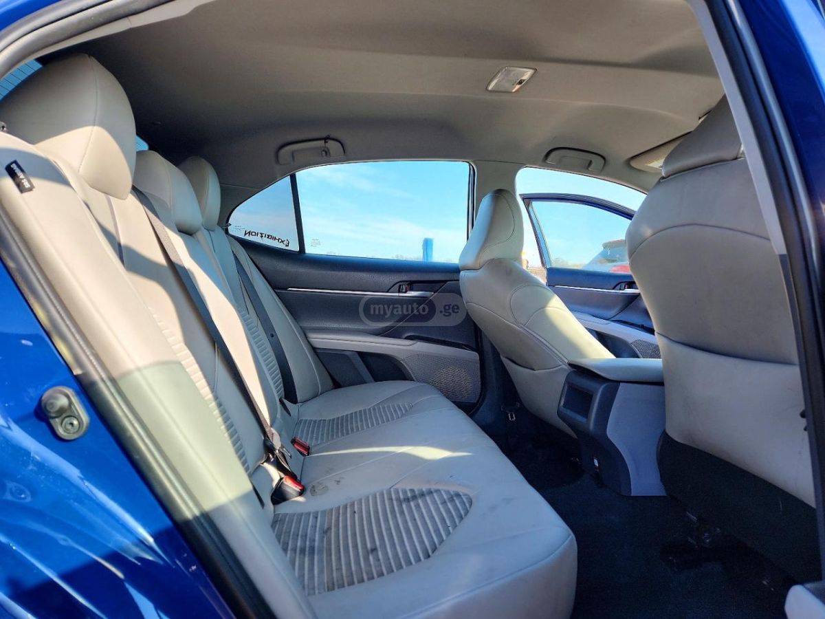 Toyota SE Nightshade 4dr Front-Wheel — миниатюра 10