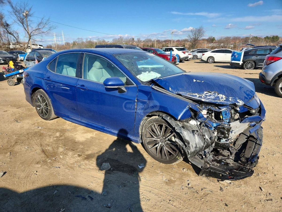 Toyota SE Nightshade 4dr Front-Wheel — миниатюра 4