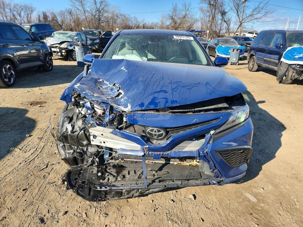 Toyota SE Nightshade 4dr Front-Wheel — миниатюра 5