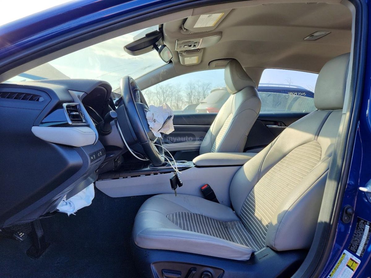 Toyota SE Nightshade 4dr Front-Wheel — миниатюра 7