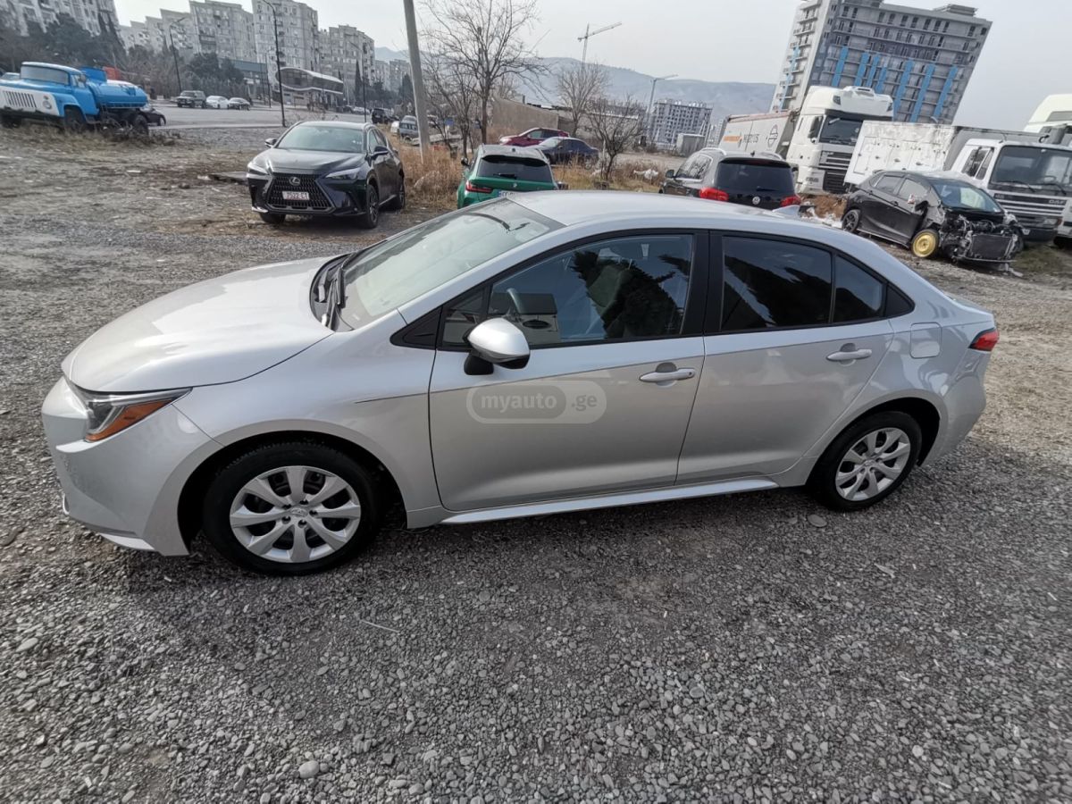 Toyota Corolla - фото 2