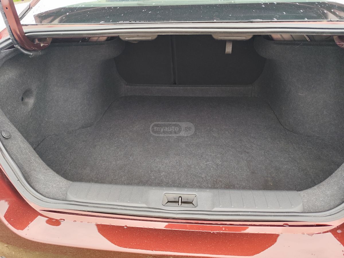 Nissan SV 4dr Sedan CVT — миниатюра 6