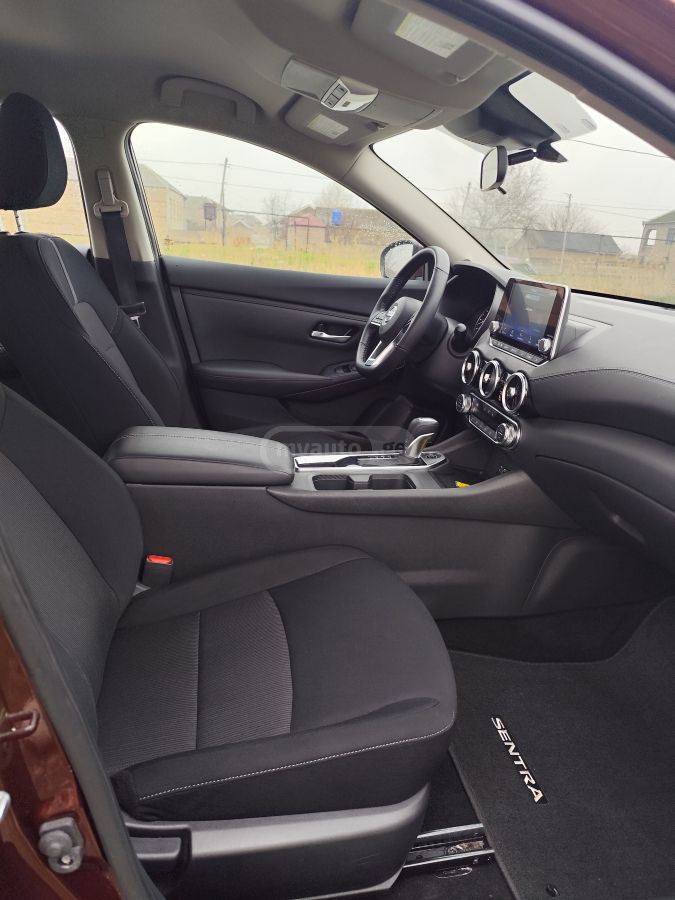 Nissan SV 4dr Sedan CVT — миниатюра 9