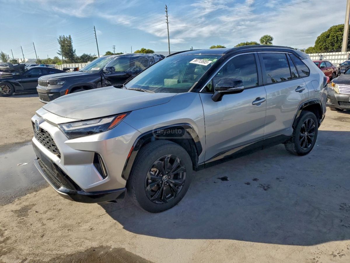 Toyota XSE 4dr All-Wheel Drive CVT — миниатюра 3