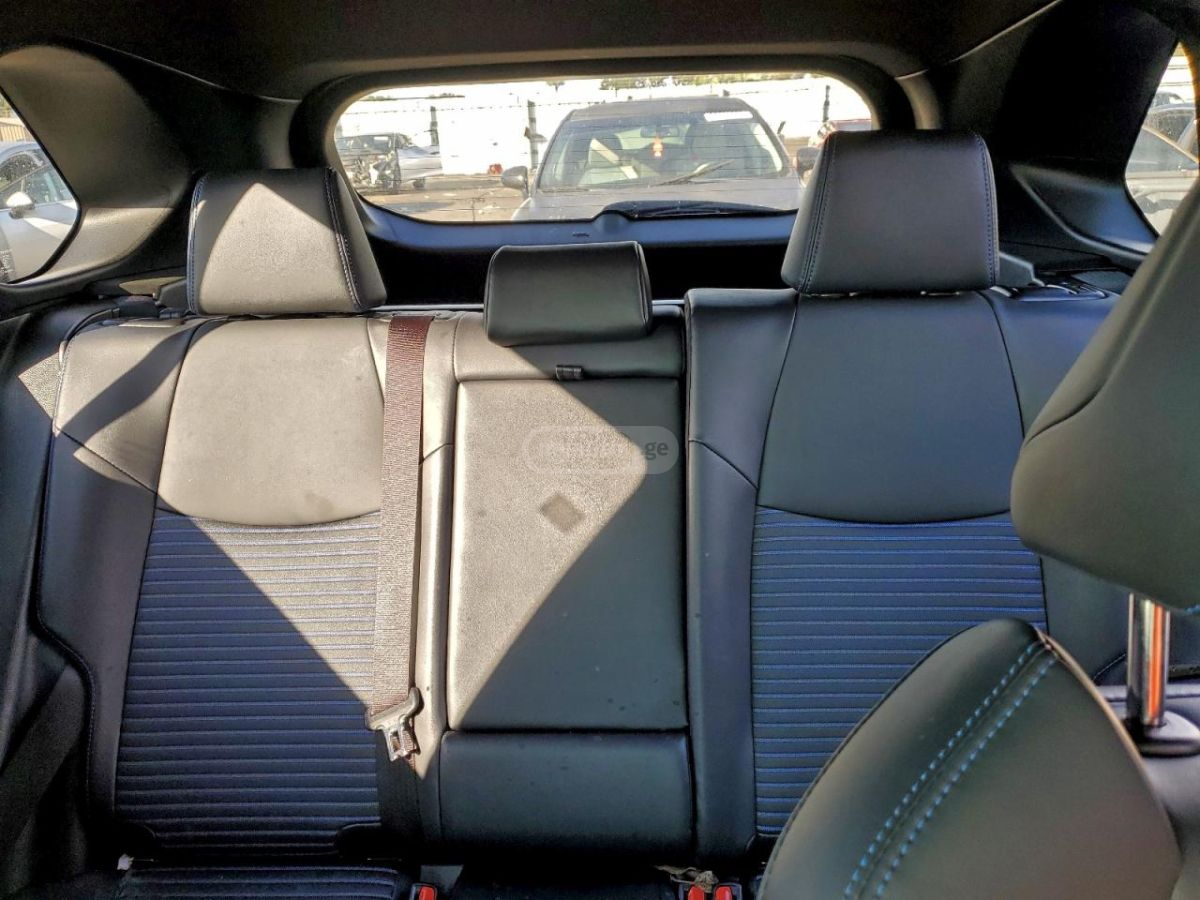 Toyota XSE 4dr All-Wheel Drive CVT — миниатюра 9