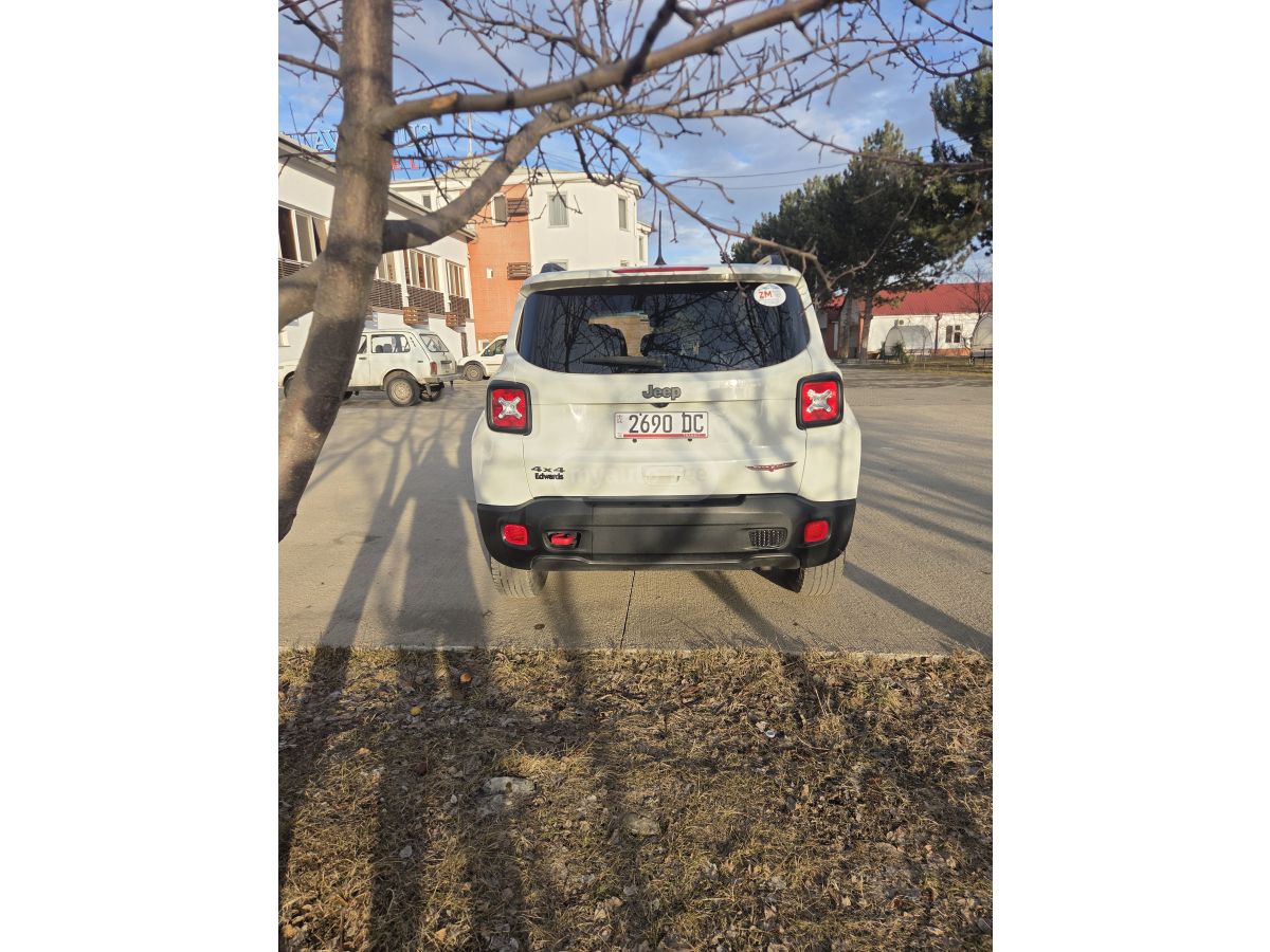 Jeep Renegade - фото 4