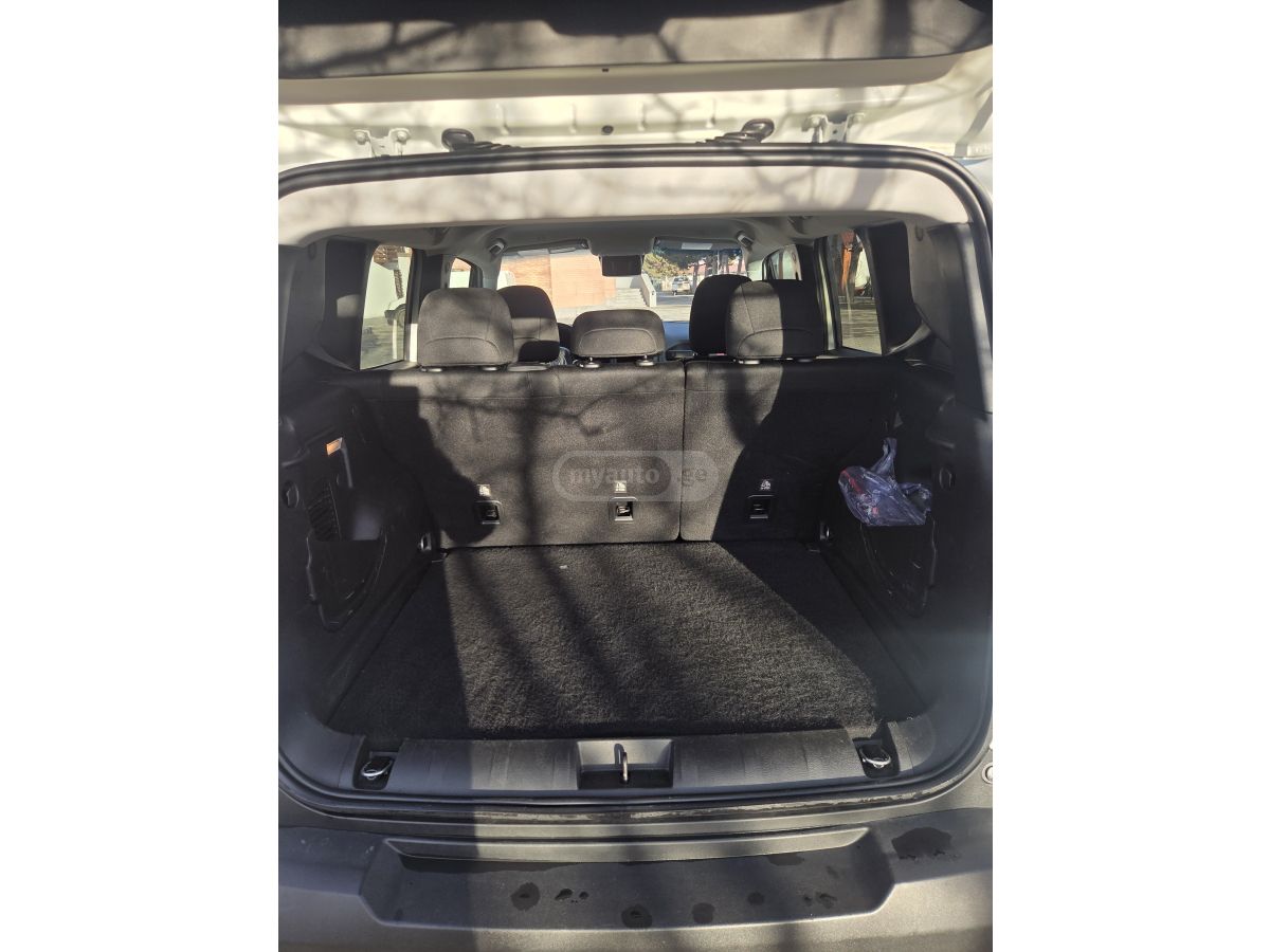 Jeep Renegade - фото 7