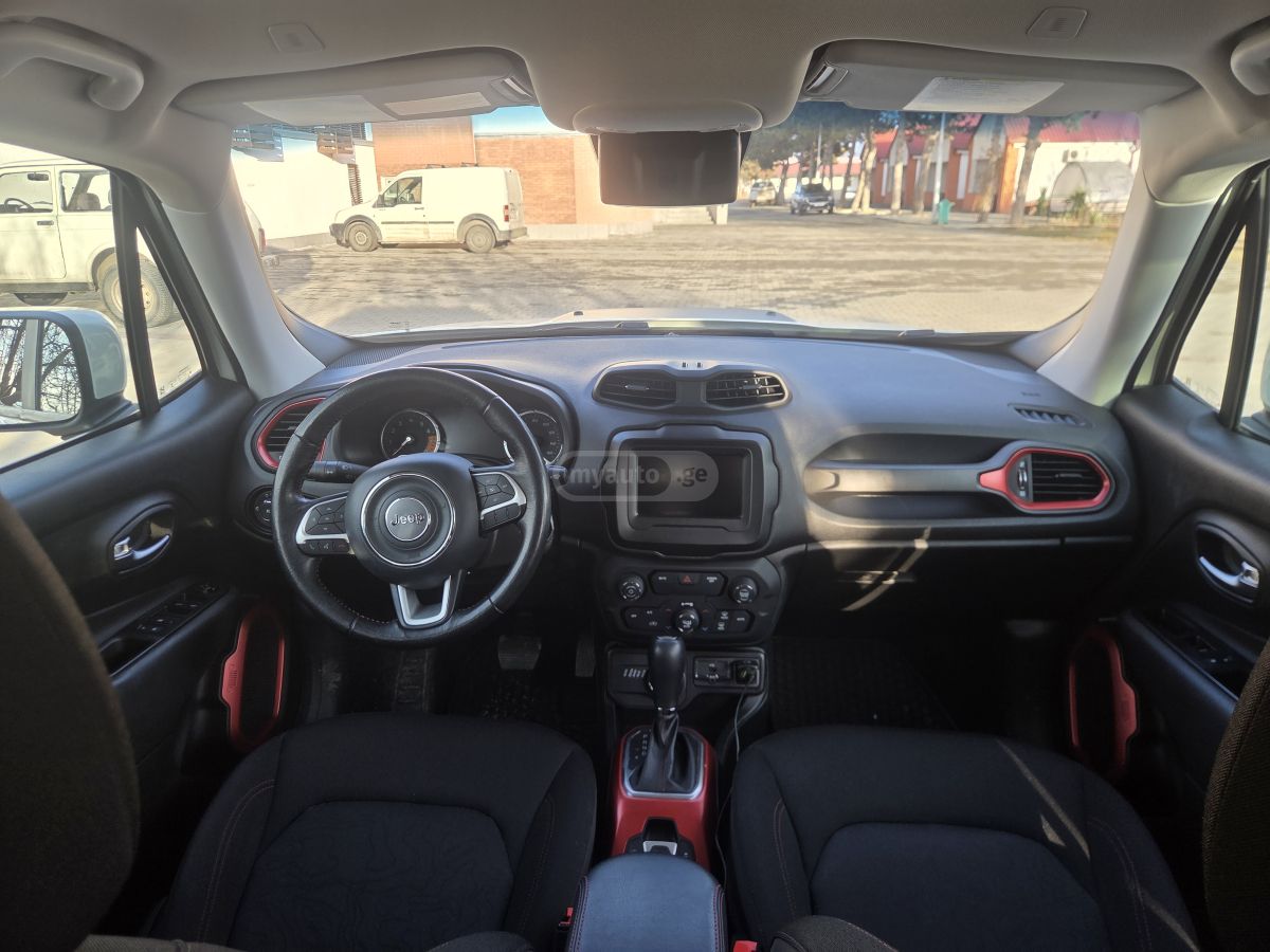 Jeep Renegade - фото 9