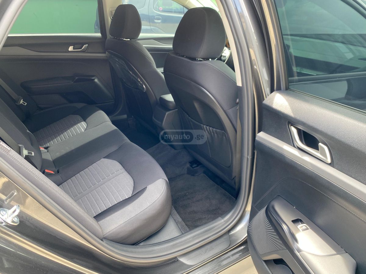 Kia K5 - фото 12