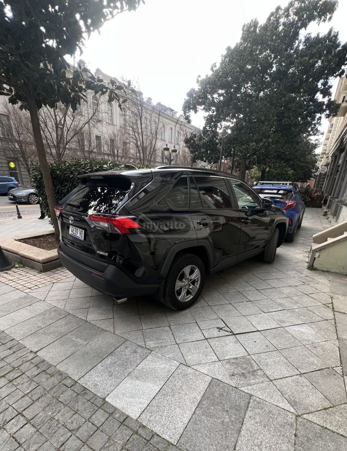 Toyota RAV 4 - фото 1