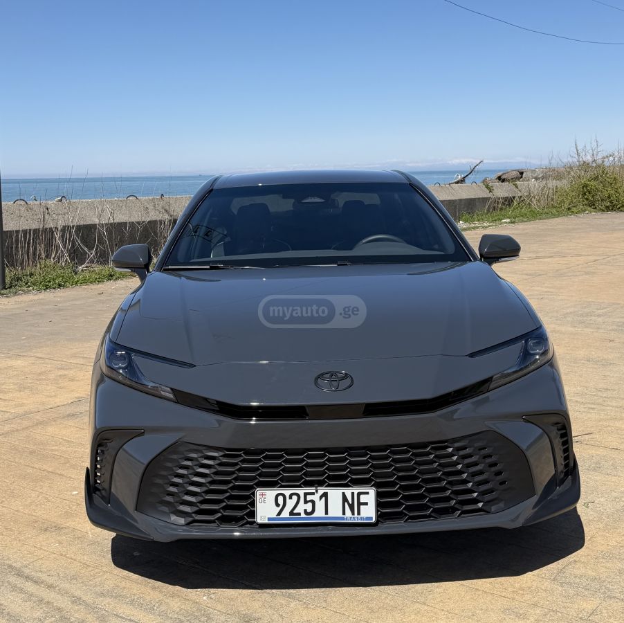 Toyota Camry - фото 2