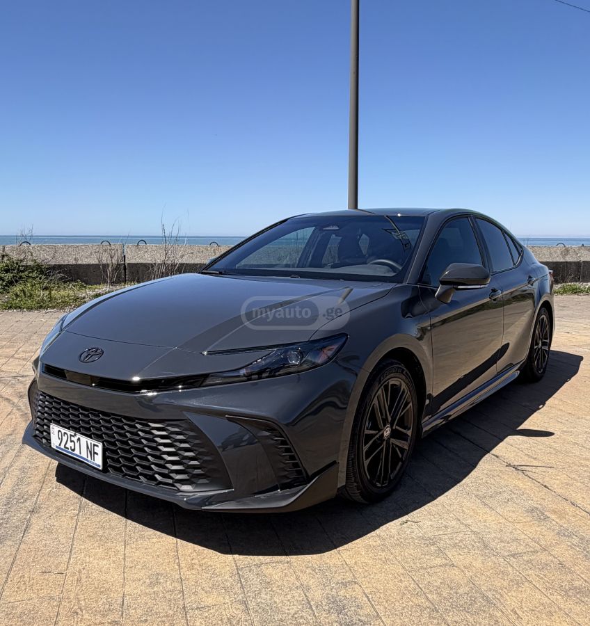 Toyota Camry - фото 3