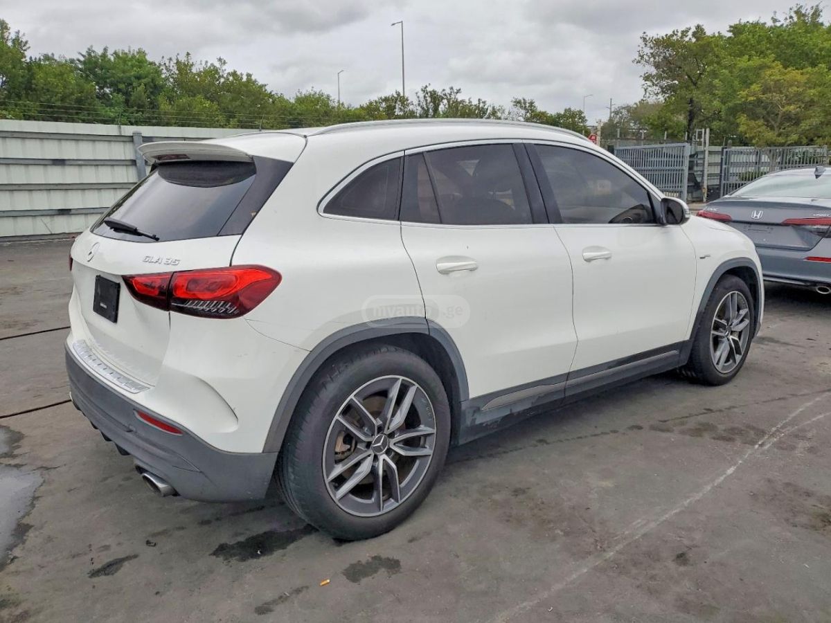 Mercedes-Benz GLA 350 - фото 3
