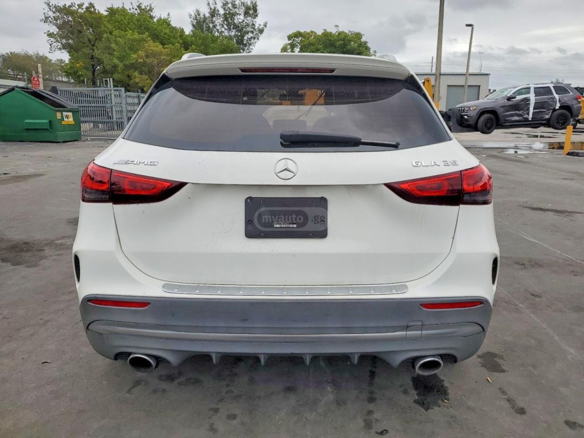 Mercedes-Benz GLA 350 - фото 6