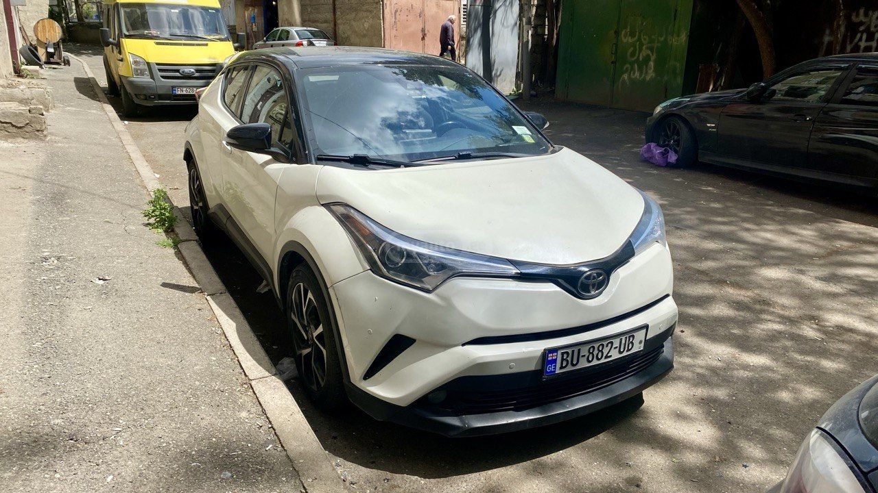 Toyota CHR - фото 1