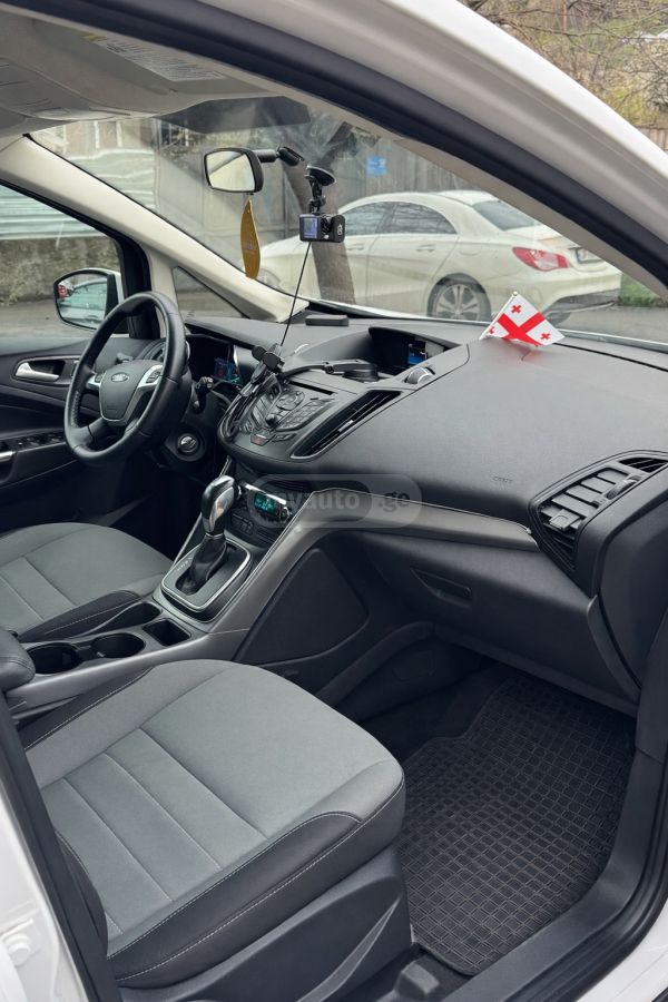 Ford C-MAX - фото 4