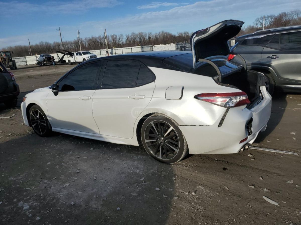 Toyota Camry - фото 4