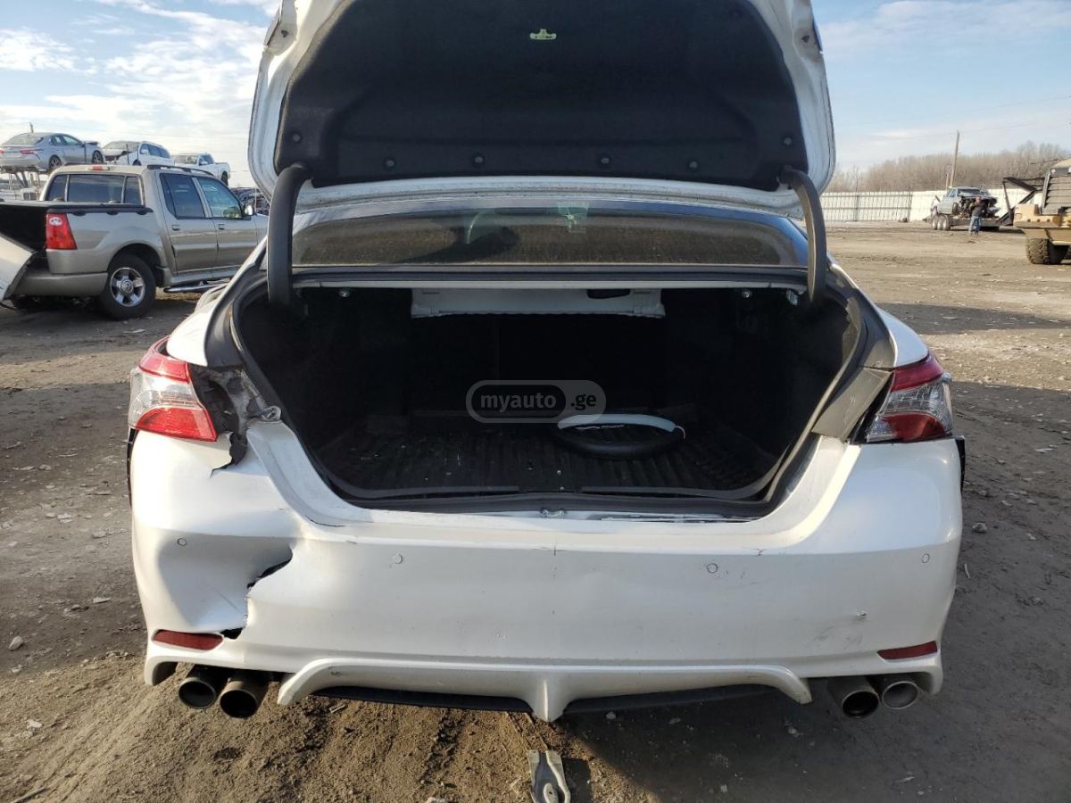 Toyota Camry - фото 6