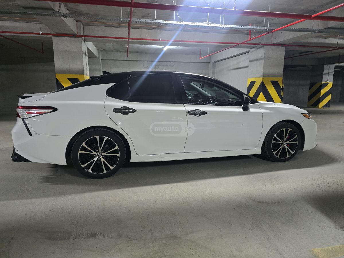 Toyota Camry - фото 4