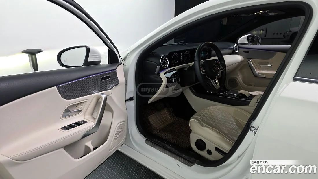 Mercedes-Benz A 45 AMG 2022 — миниатюра 10