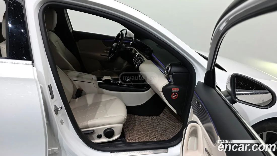 Mercedes-Benz A 45 AMG 2022 — миниатюра 11