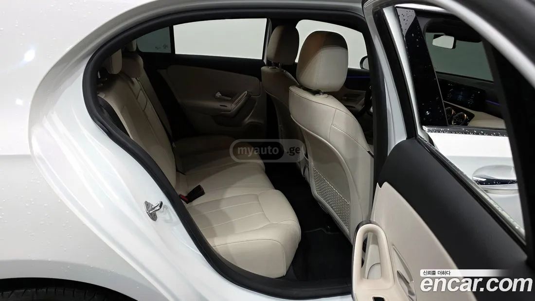 Mercedes-Benz A 45 AMG 2022 — миниатюра 12