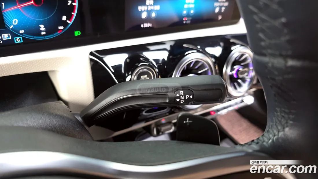 Mercedes-Benz A 45 AMG 2022 — миниатюра 9