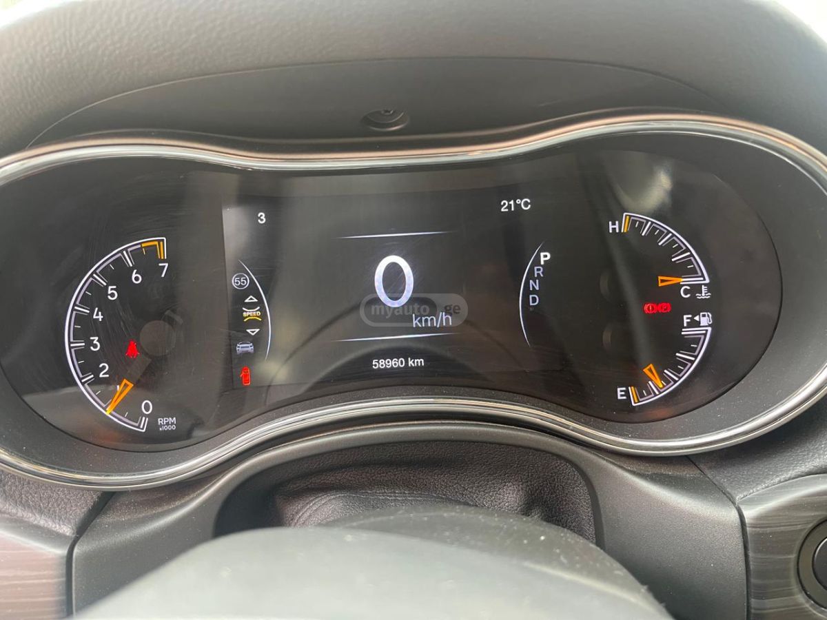 Jeep Limited 4dr 4x2 Automatic — миниатюра 13