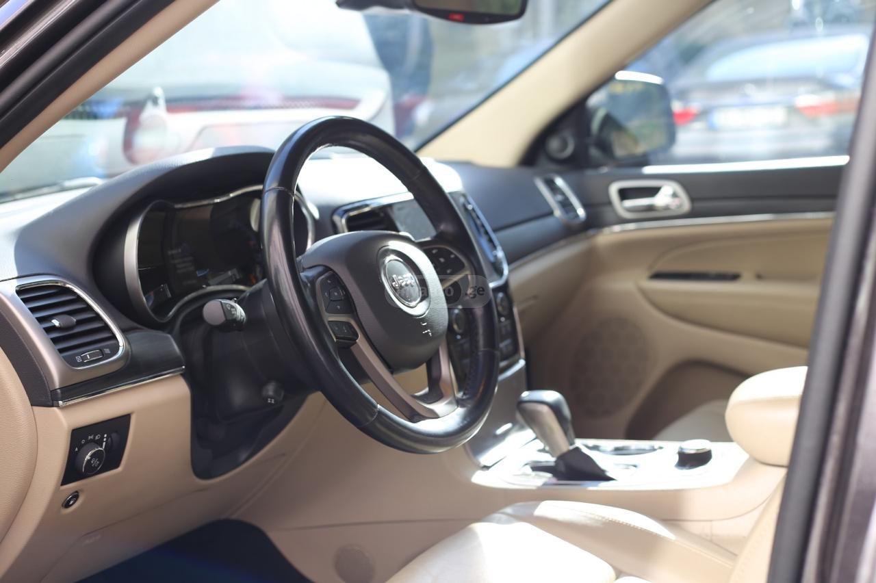 Jeep Limited 4dr 4x2 Automatic — миниатюра 8