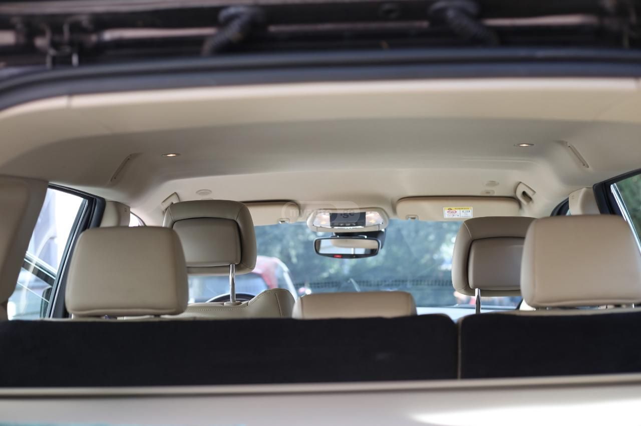 Jeep Limited 4dr 4x2 Automatic — миниатюра 9