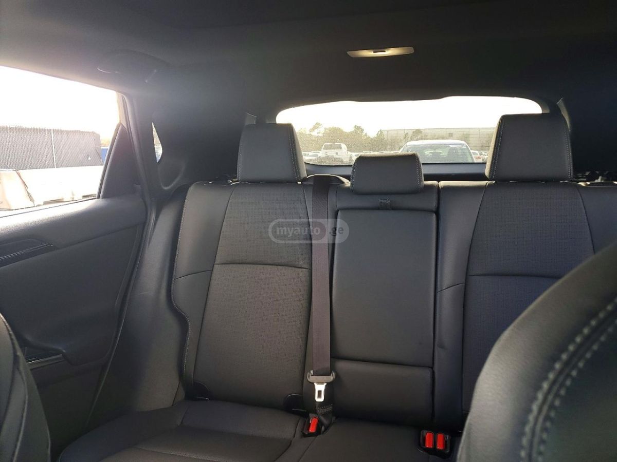 Toyota bZ4X - фото 10