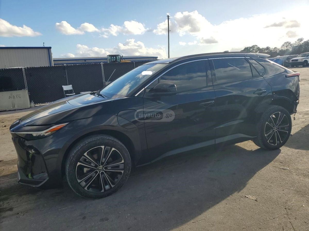 Toyota bZ4X - фото 2