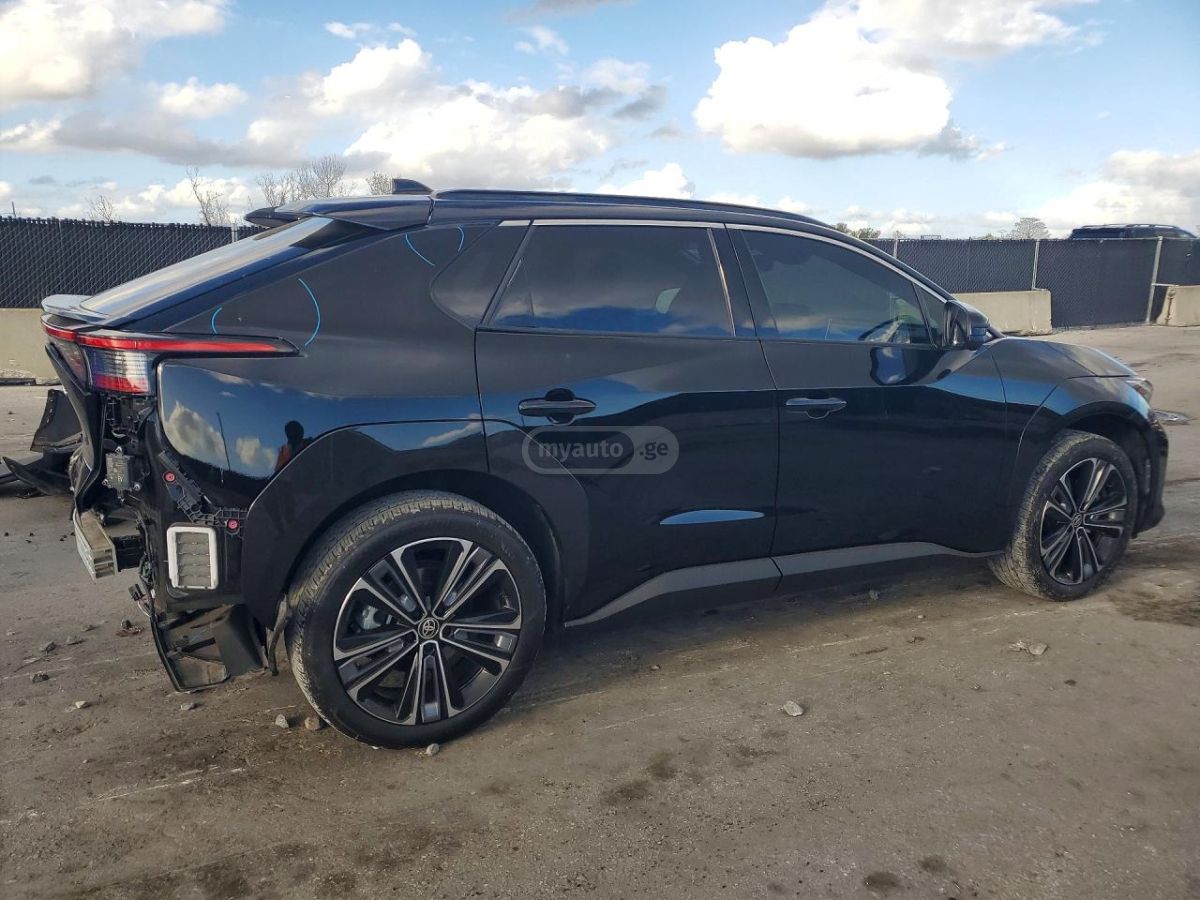 Toyota bZ4X - фото 4