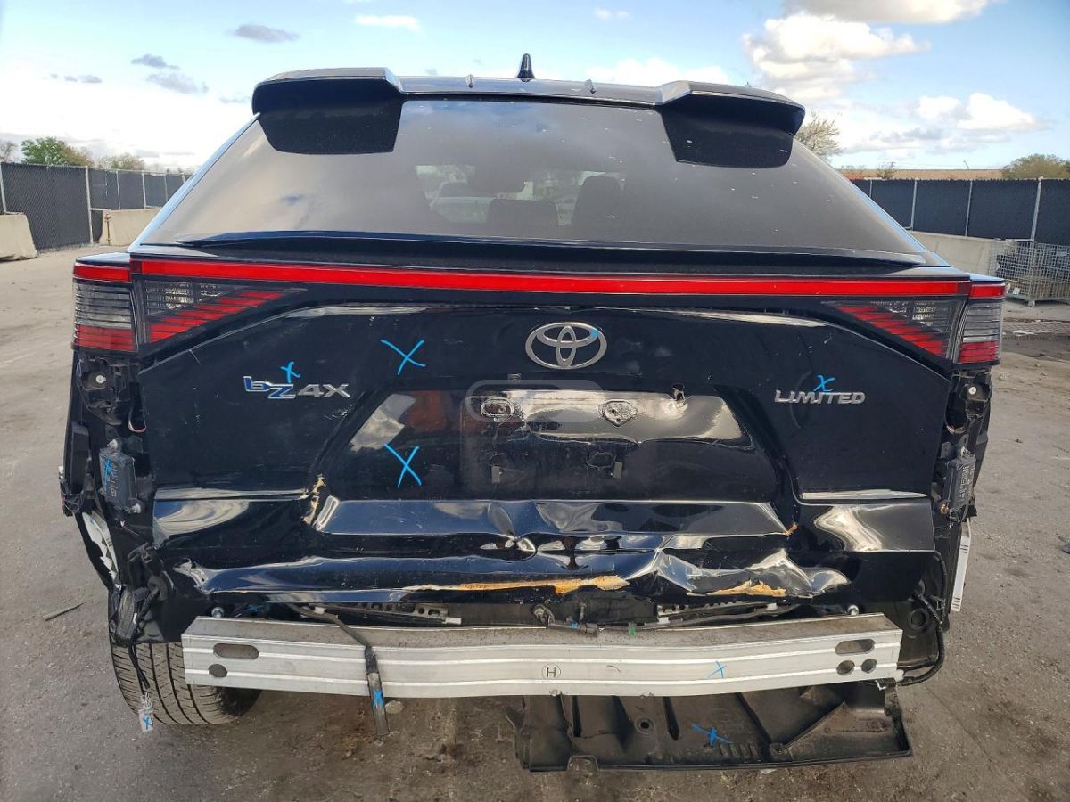 Toyota bZ4X - фото 6