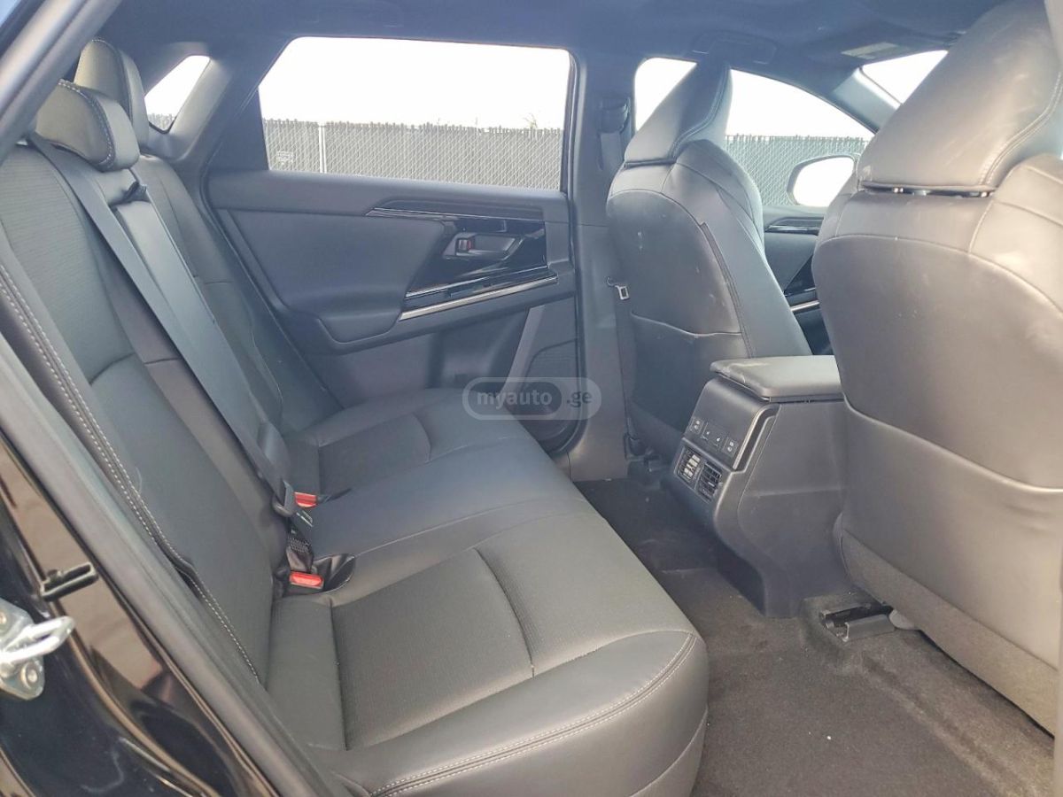 Toyota bZ4X - фото 7