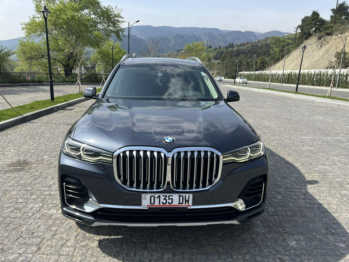 BMW X7 - фото 1
