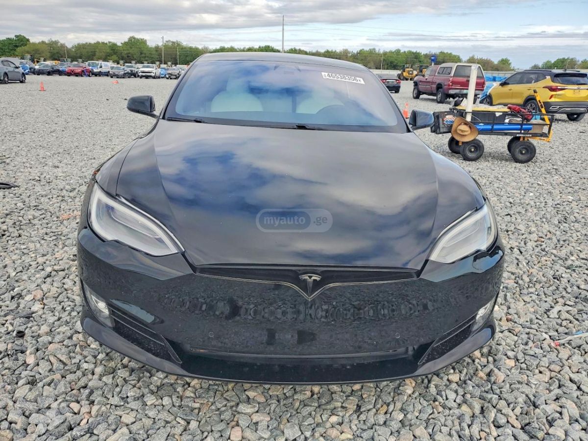 Tesla Model S - фото 1